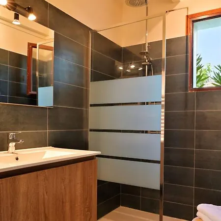Maison De 3 A A 100 M De La Plage Avec Terrasse Et Wifi Holiday home *